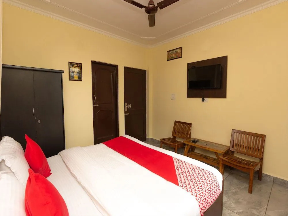 Oyo 23392 Hotel Om Palace