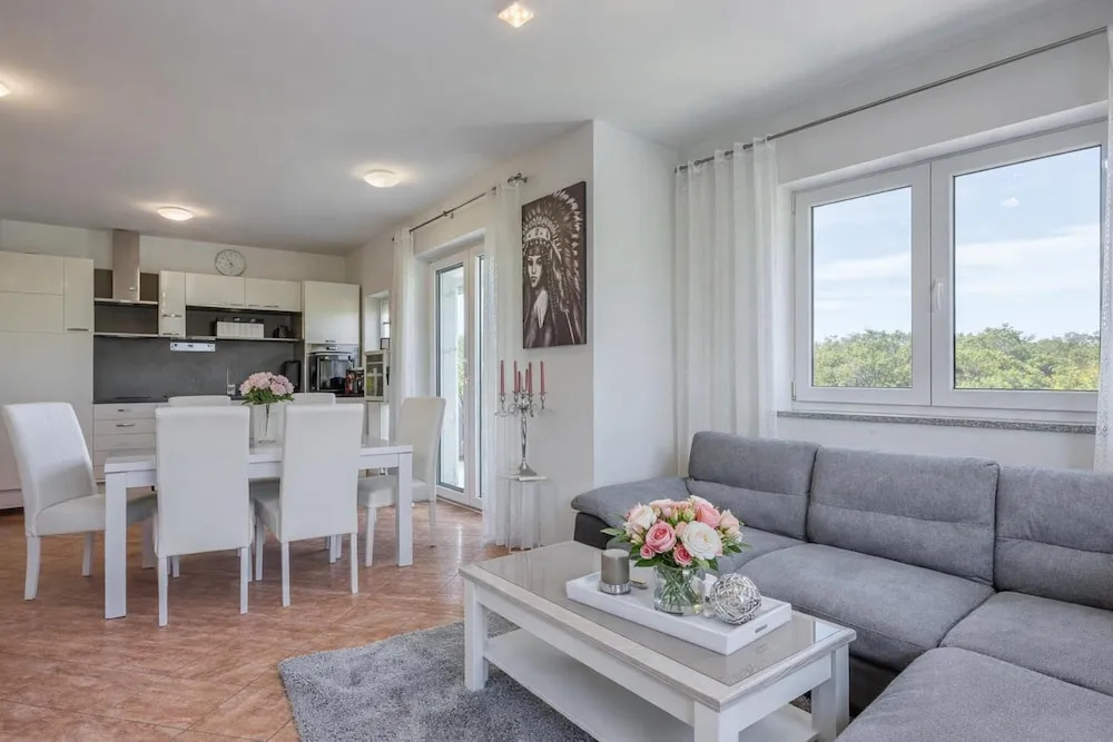 Sea Breeze Residence Mariella