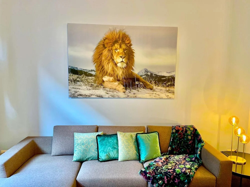 Luxury 2BR 2BA Near Fashion District by Oneluxstay