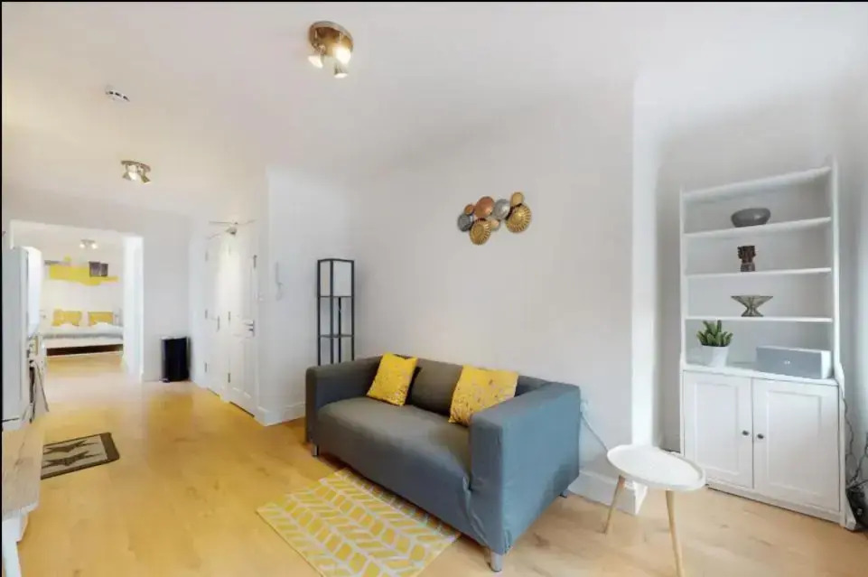 New Spacious 1 bed studio flat in Aldgate