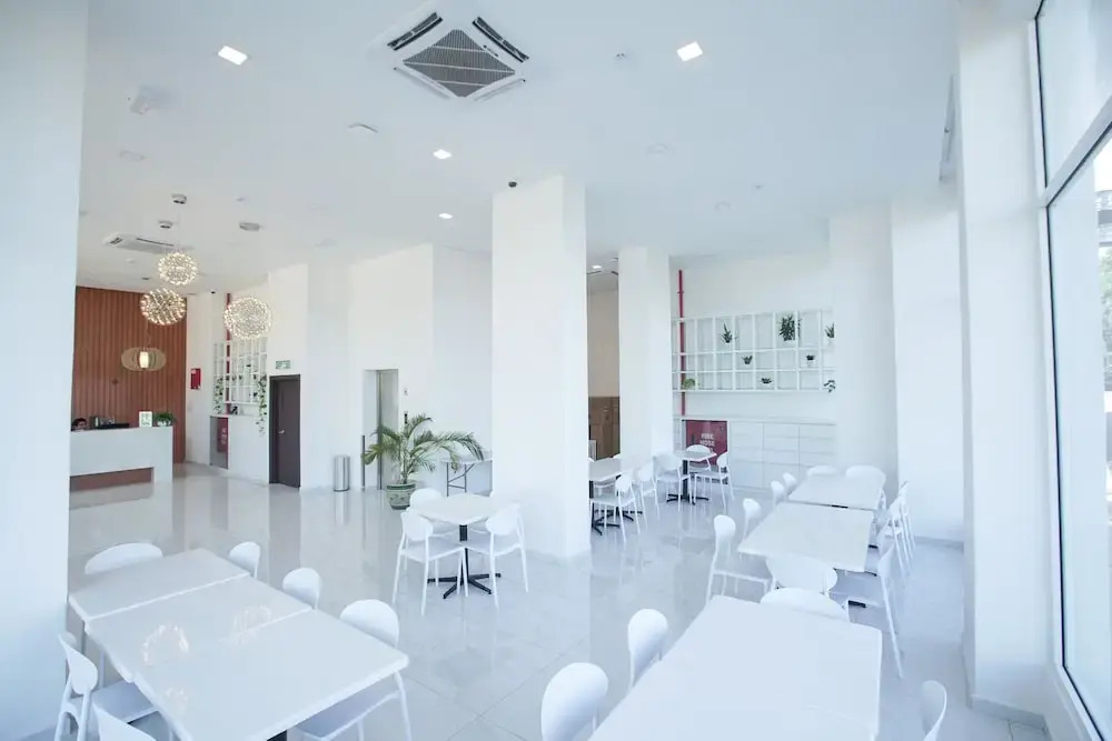 Green World Hotel