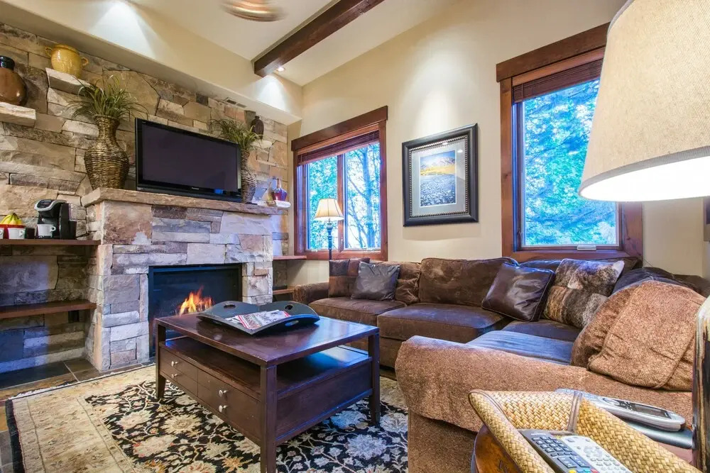 Slopeside 4 bedroom Townhome by All Seasons Resort Lodging