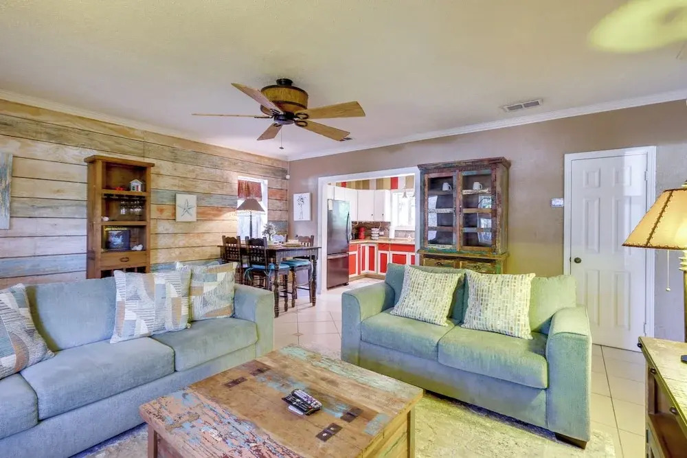 Deck, Fire Pit & Grill: Port Isabel Home!