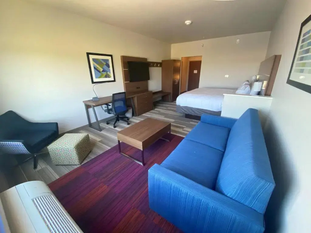 Holiday Inn Express & Suites - Madison West - Middleton by IHG