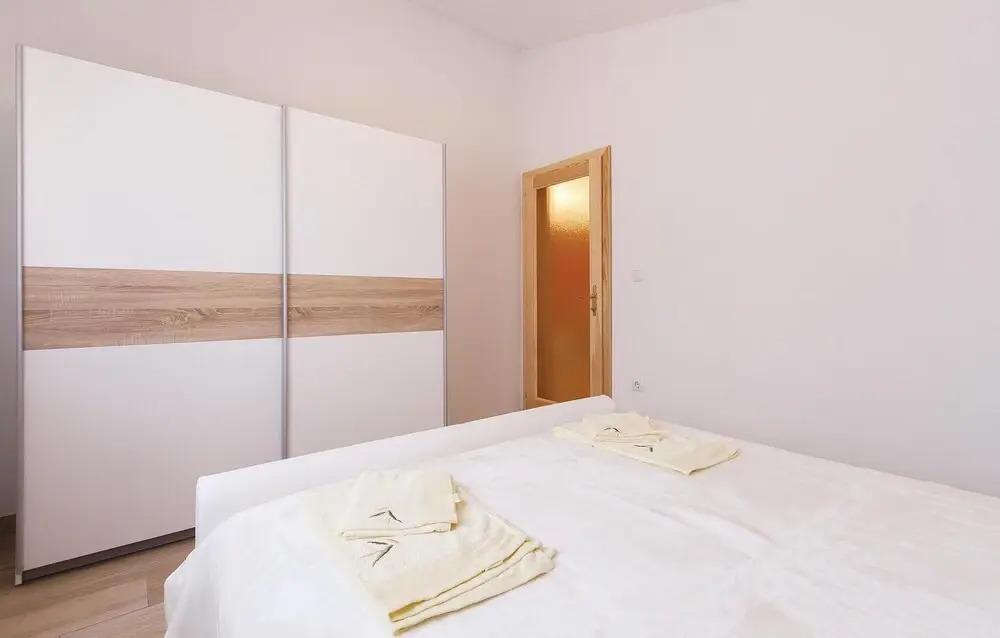Awesome Home in Vodnjan with Hot Tub, WiFi & 2 Bedrooms