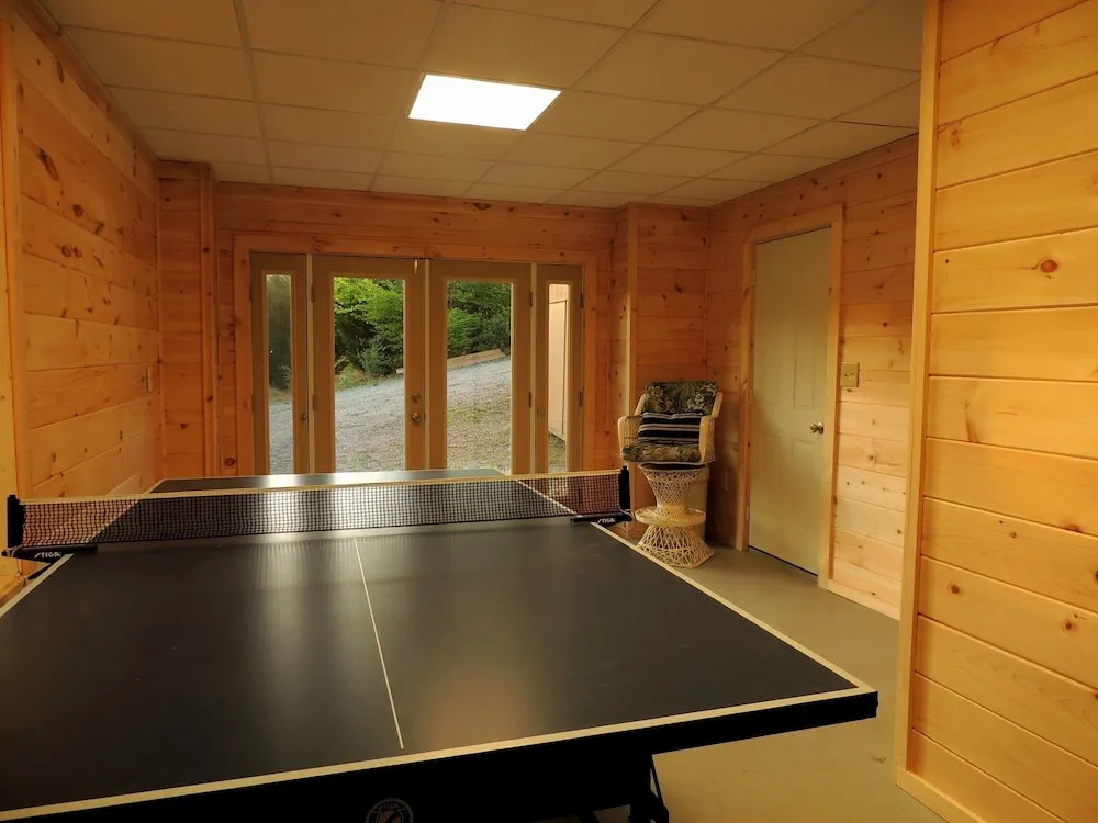 Limerick Lodge 3 Bedrooms 3.5 Bathrooms Cabin