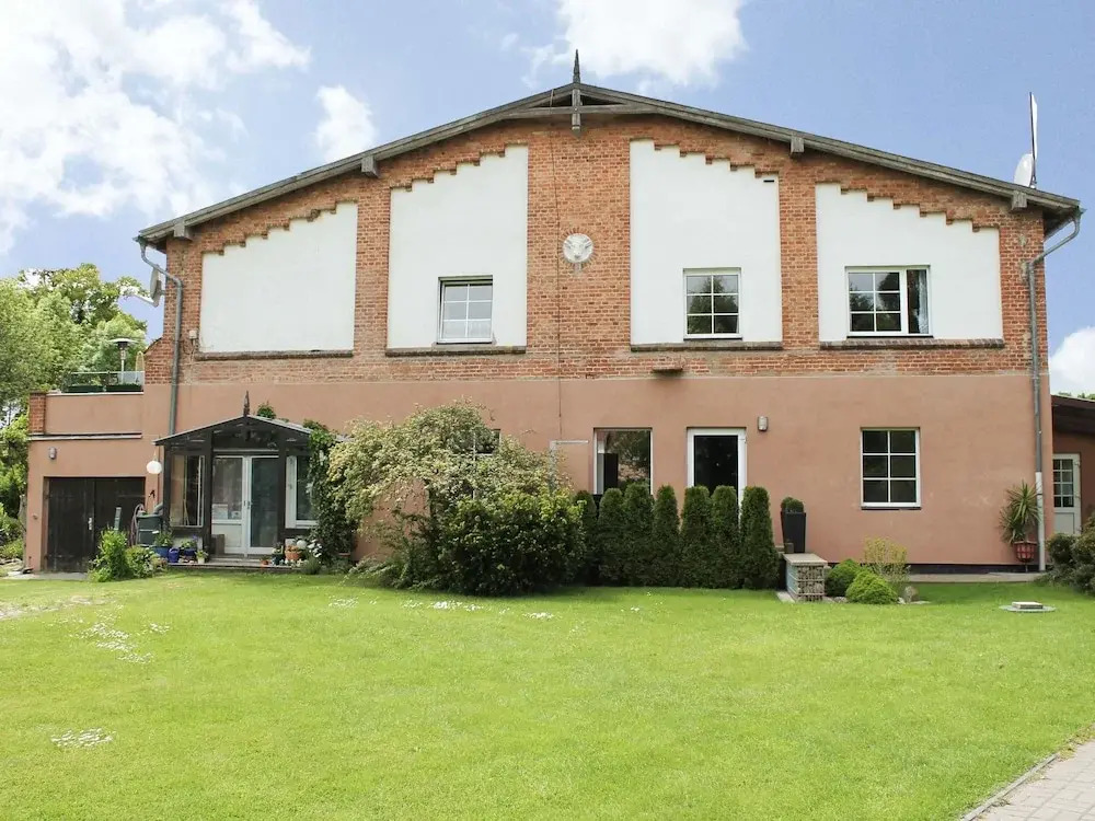 Pretty Apartment With Roofed Terrace Garden Barbecue
