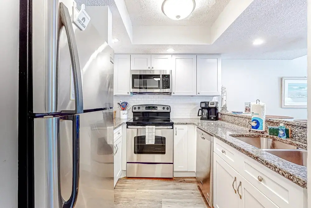 Recently Updated Resort Condo With 2 Pools, 2 Balconies, Ocean Views, Bbq, & W/D