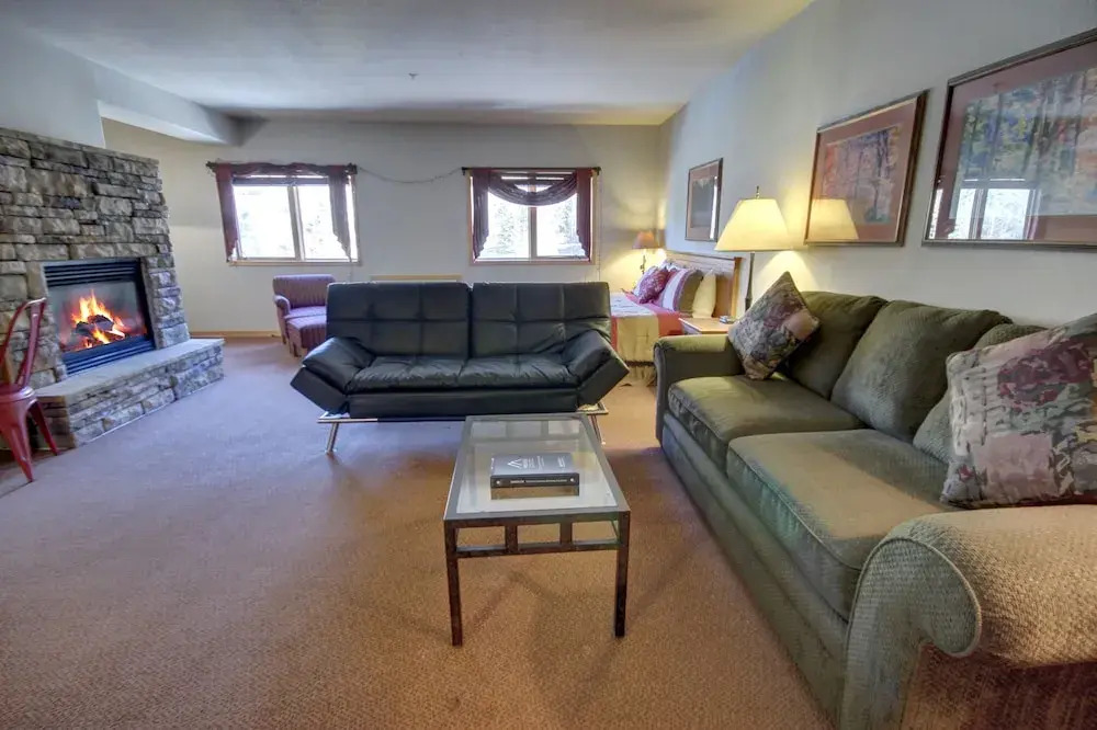 Gateway Lodge 5016
