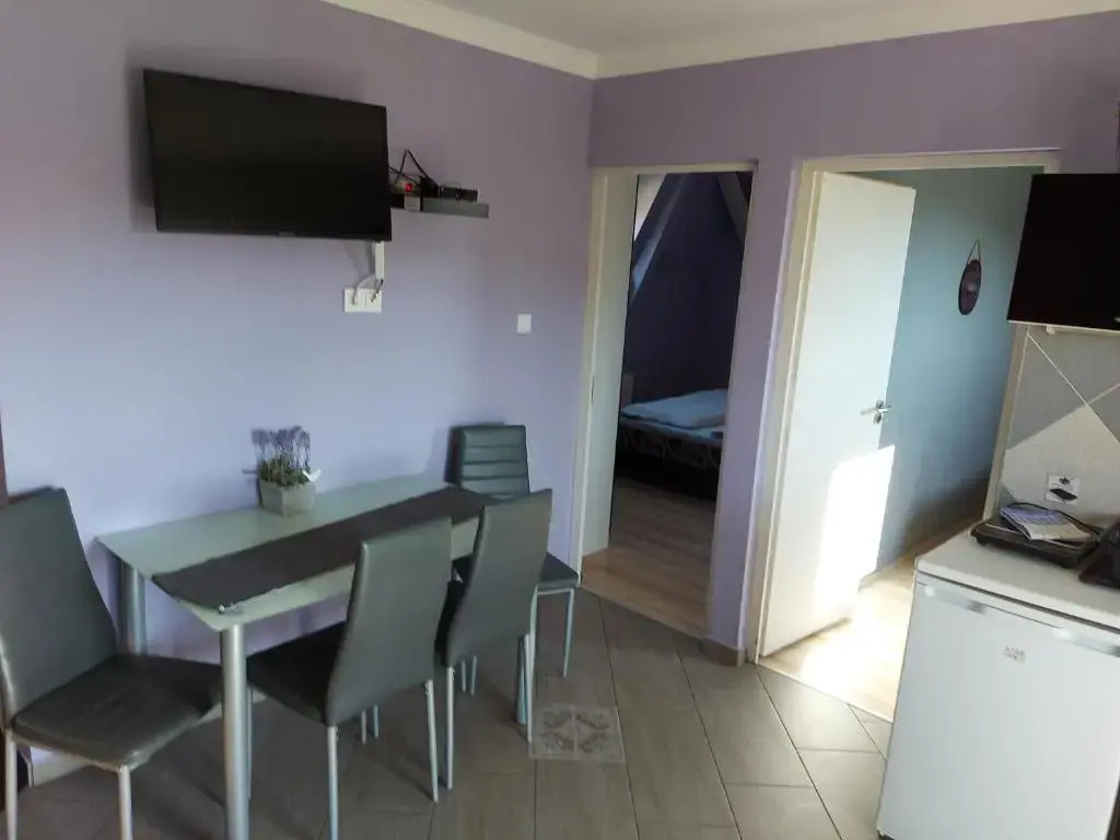 Corner Apartman 5