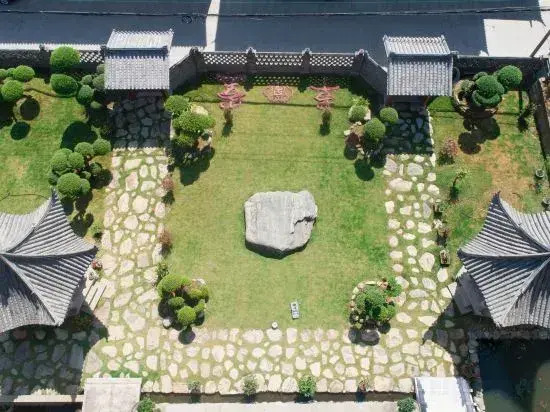 Ba'erhe Shan · Cao Tang (Erhai S Bay Ecological Corridor Store)