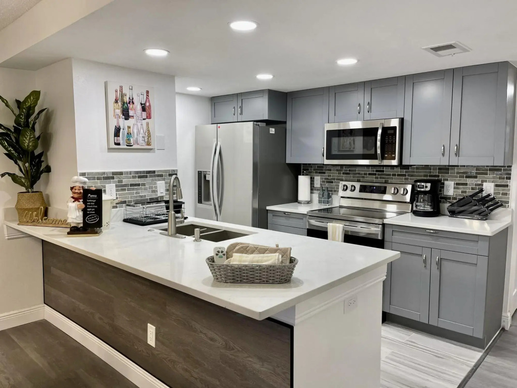 Grand Family 3BD Condo Apartment Near Disney Parks 10