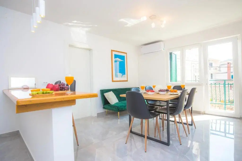 Luxury Old Town Apartment I&I