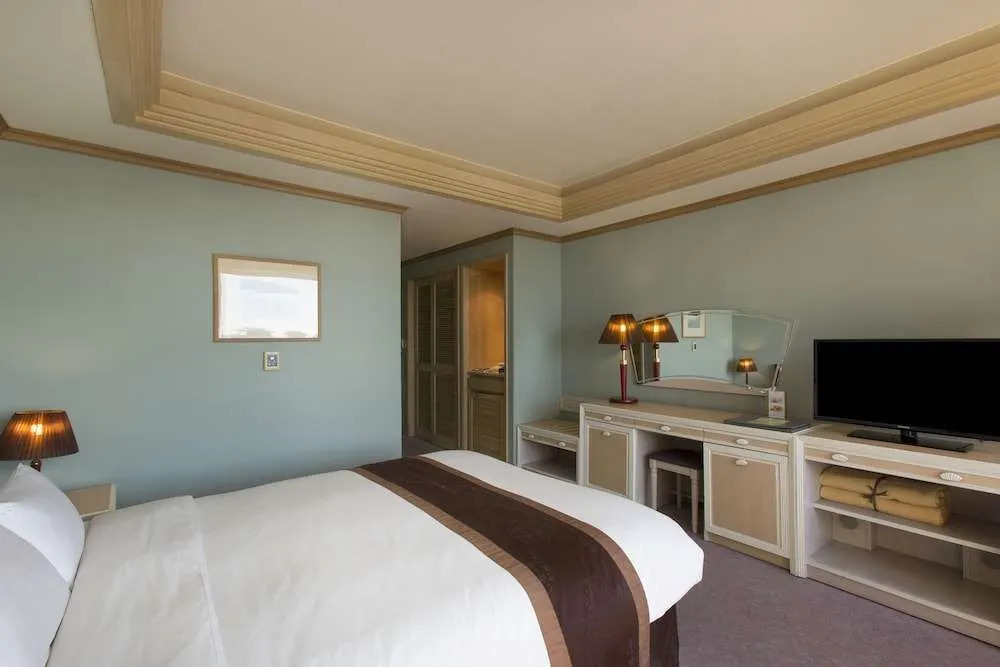 Riviera Hotel