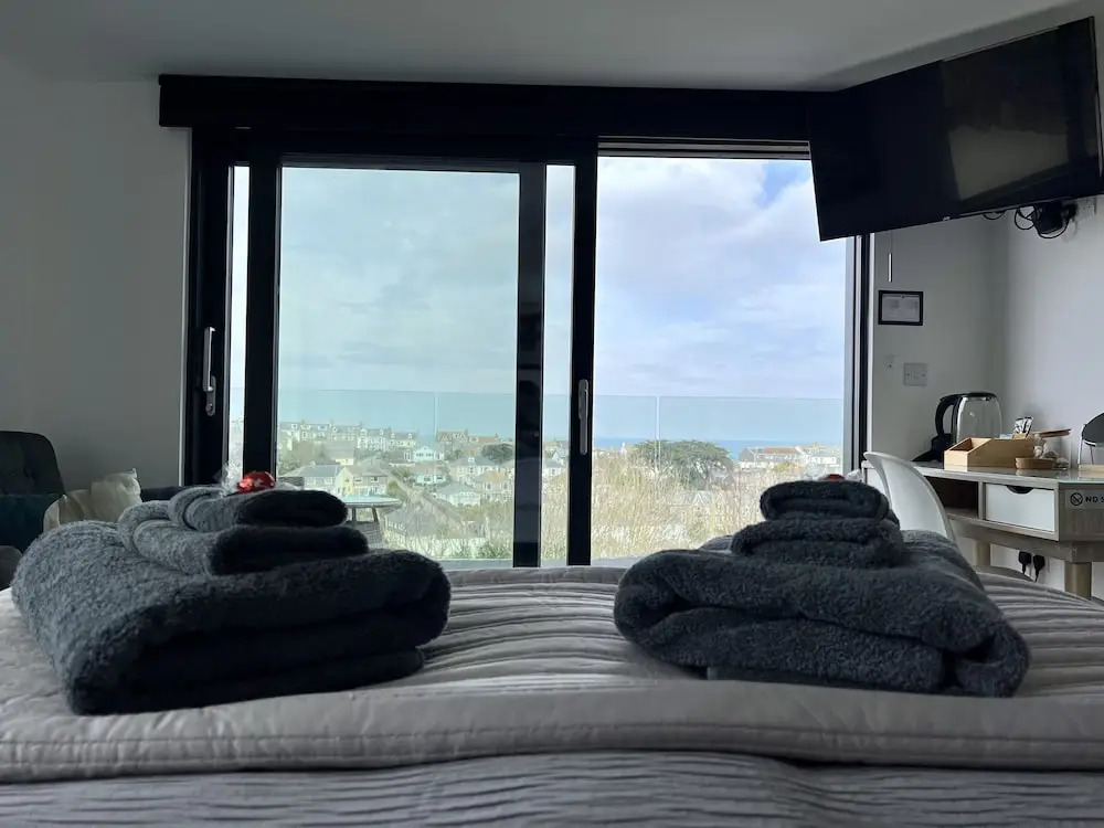 Uno - St Ives