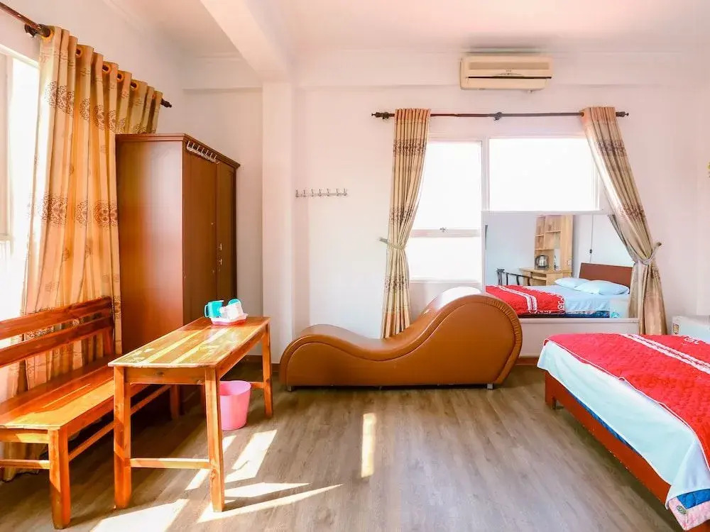 OYO 575 Van Xuan Hotel