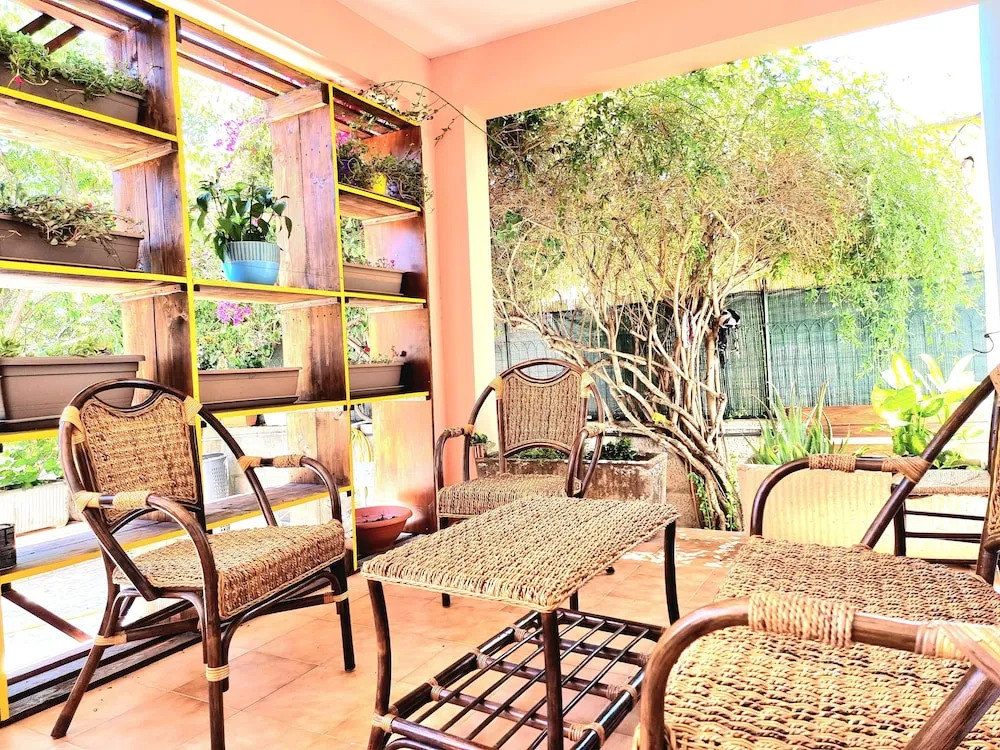 4 Bedroom Villa With Garden 3 min Walk From Beach!