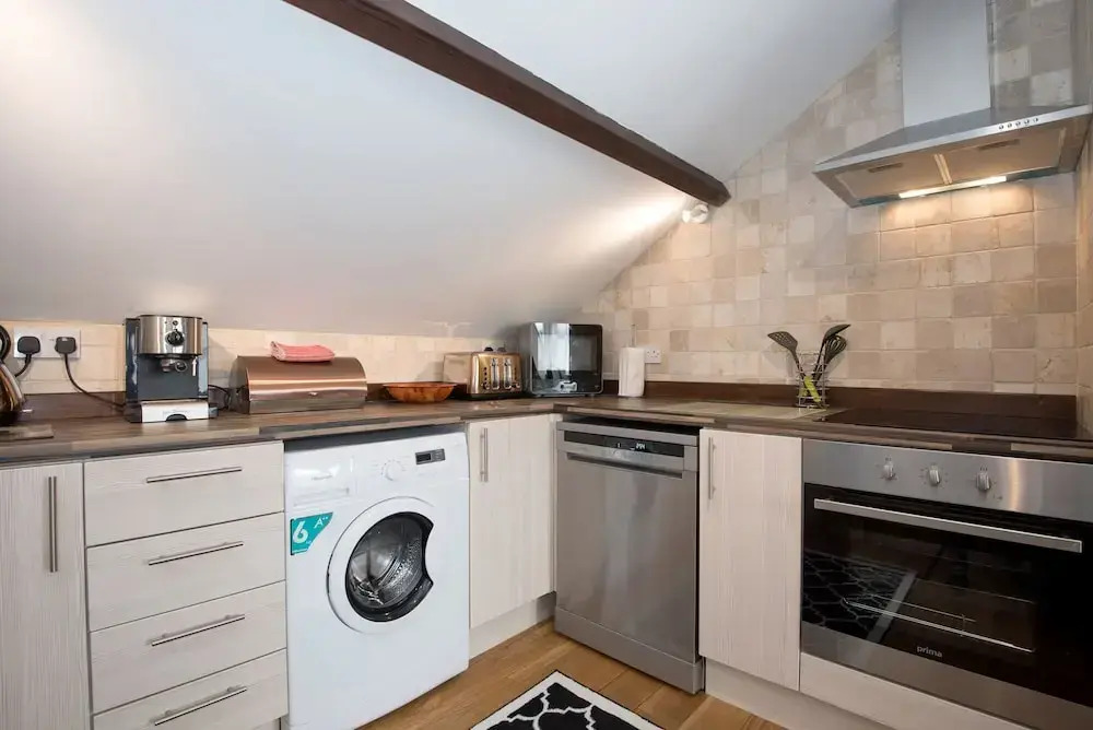 84 Kingsway