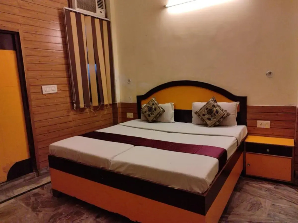 Shraddha Hotel