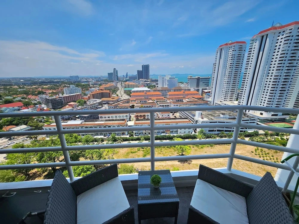View Talay 5 - Beachfront Ocean View - High Floor & Huge Pool