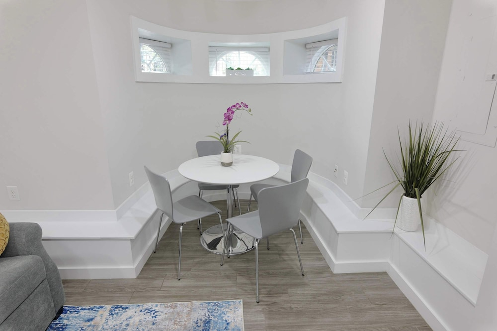 White Brick Retreat - Shaw