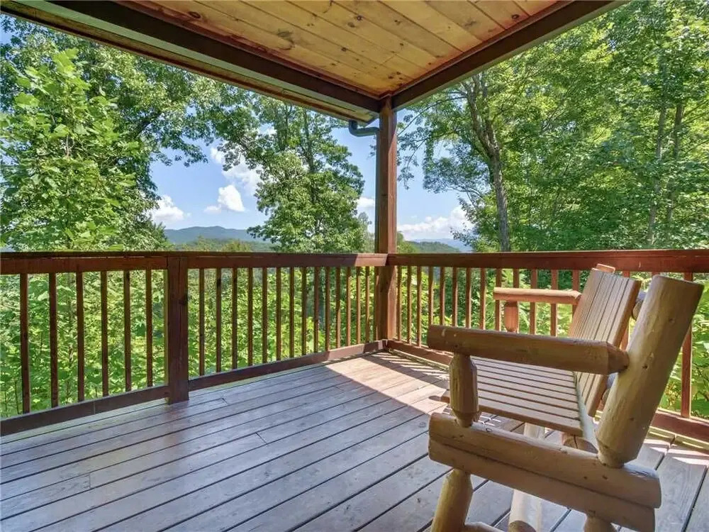 Riversound Romance 2 Bedroom Home with Hot Tub