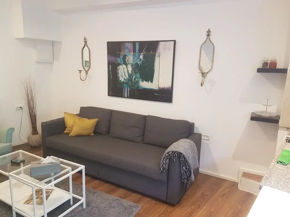 Beautiful Garden Apartment