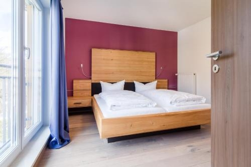 Hotel Vier Jahreszeiten an der Therme & Kliniken Bad Krozingen Nähe Freiburg & Schwarzwald Ideal für Wellness Kur & Business Ausflüge 24h Check In- WLAN & Parken gratis