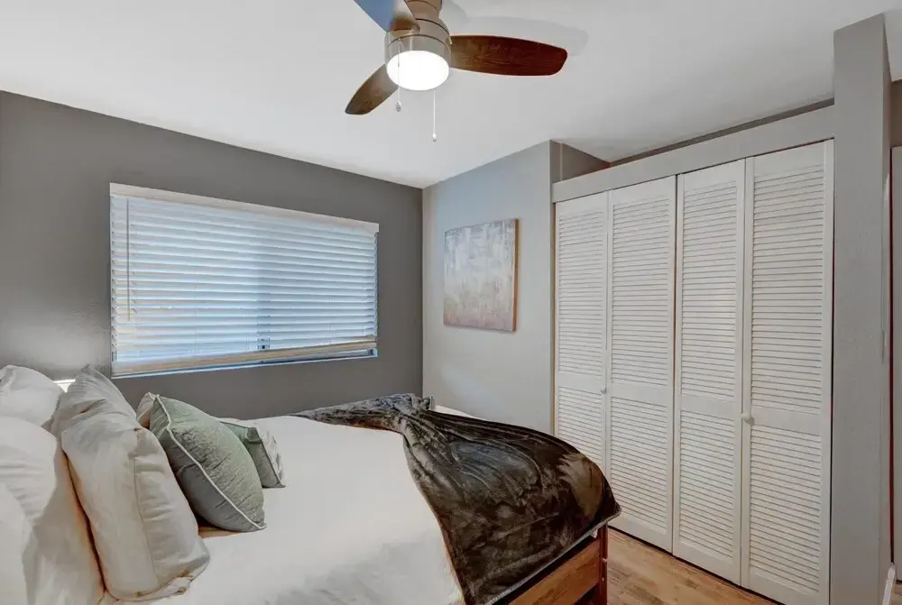 NEW Fresh Fun Heated Pool in Las Vegas 4 Bedrooms 1-story Minutes to the Las Vegas Strip Full Kitchen