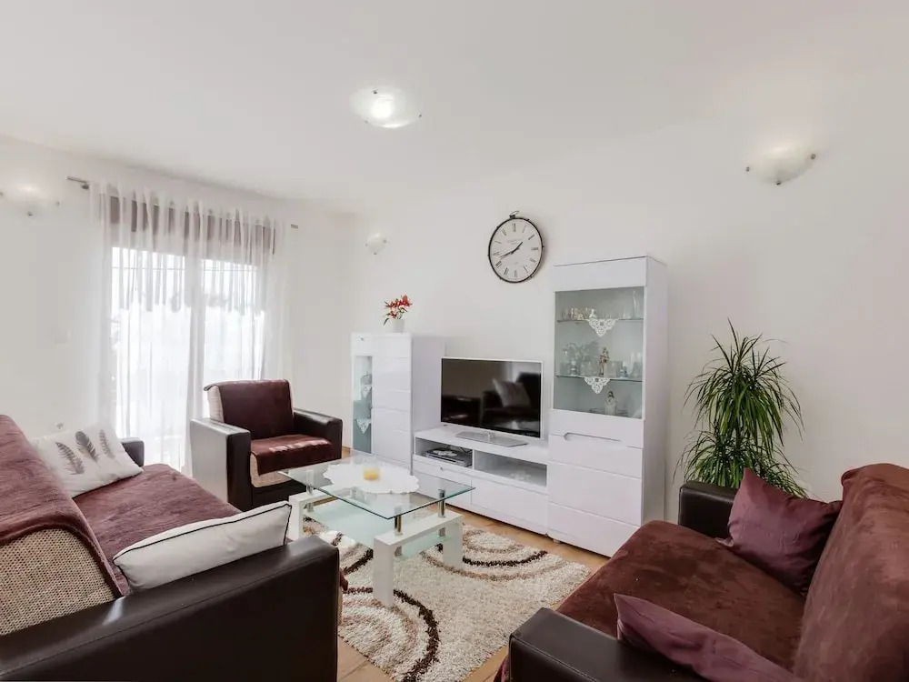Spacious Holiday Home in Podstrana near Sea