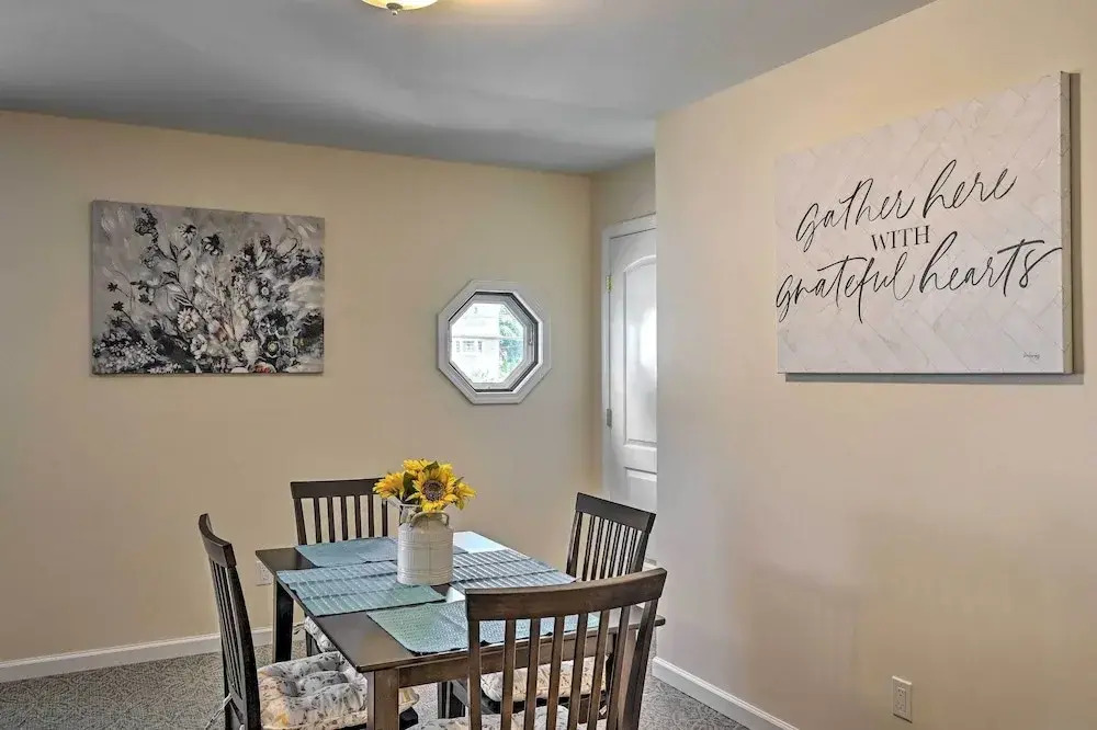 Glen Cove Home: Walk to Boardwalk + Dining!