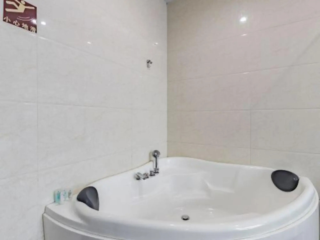 S.devons International Hotel