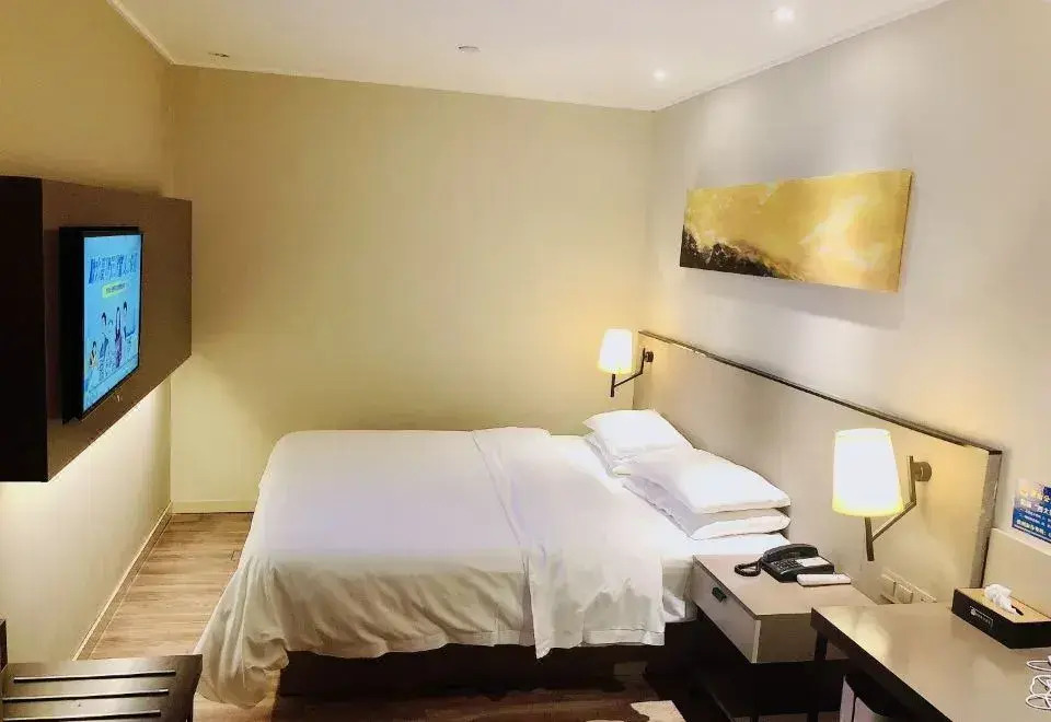 Hangzhou Qingchao Boutique Hotel (Hangfa Factory Metro Station Yinlong Department Store)