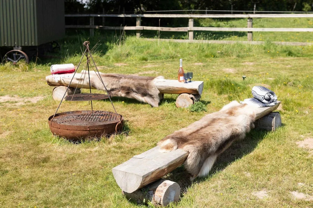 Harbour Ranch Hut - Rustic Countryside Escape