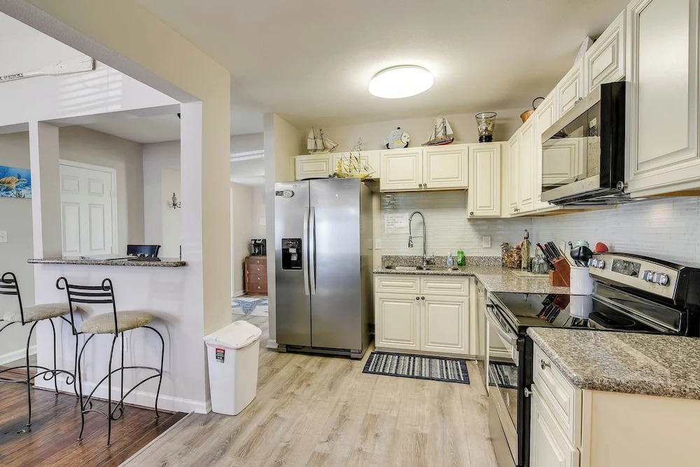 Galveston Vacation Rental: 2 Mi To Pleasure Pier!