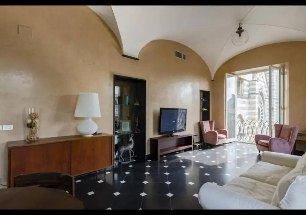 JOIVY Exclusive 3-bedroom flat near Cathedral of Genoa