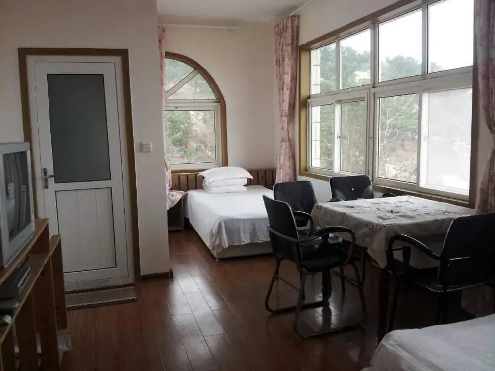 Qingdao Yuanbao Mountain Hotel