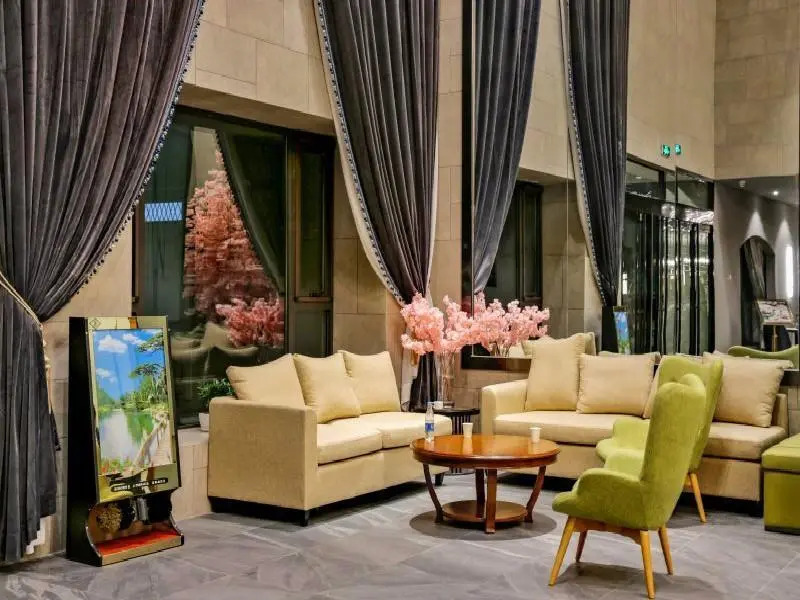 Metropoloxuchang Wenfeng Road Central Park Hote