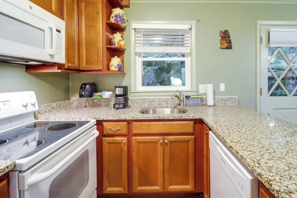 Walk to Slopes! Beech Mountain Condo, Pet Friendly
