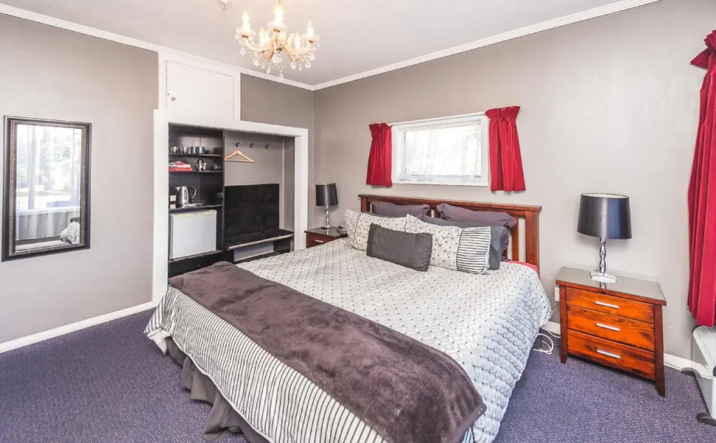 Anndion Lodge - Backpacker