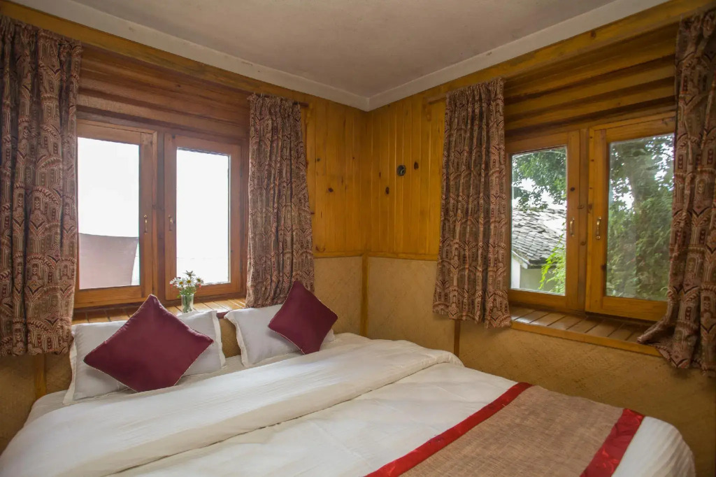 Everest Manla Resort