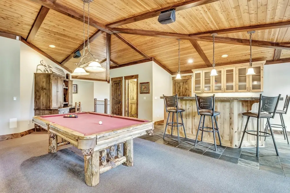 13 Vine Maple Home 5 Bedrooms 5.5 Bathrooms Home