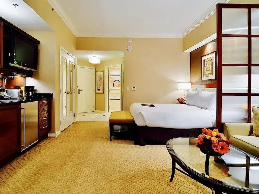 MGM Signature Deluxe Balcony Strip View Suite