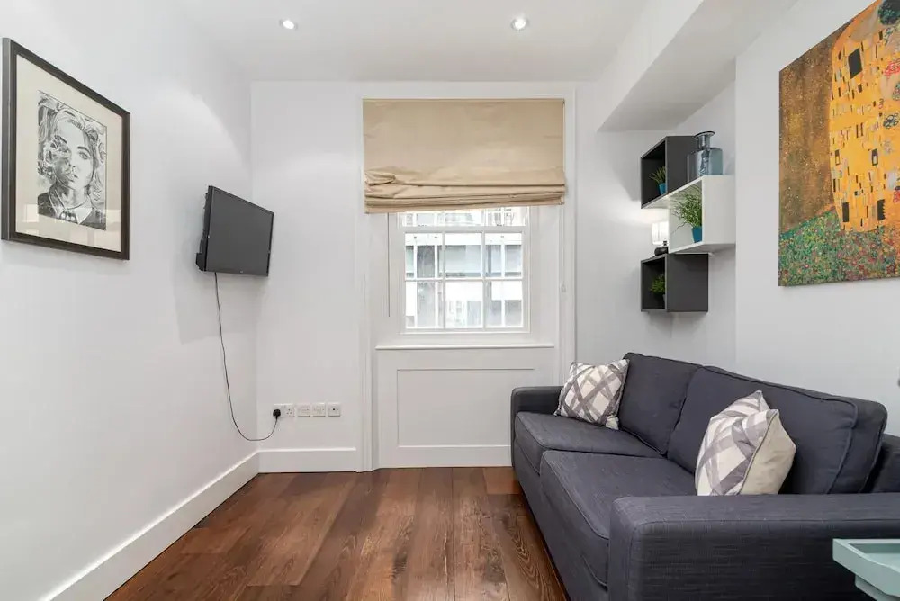 A Stunning Three Bedroom Home in Mayfair