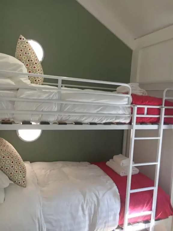Squirrel Lodge 40 With Hot Tub, Newton Stewart