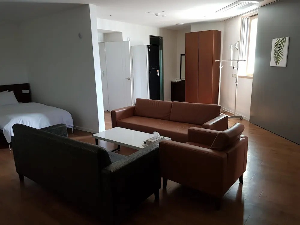 Golden River Hotel