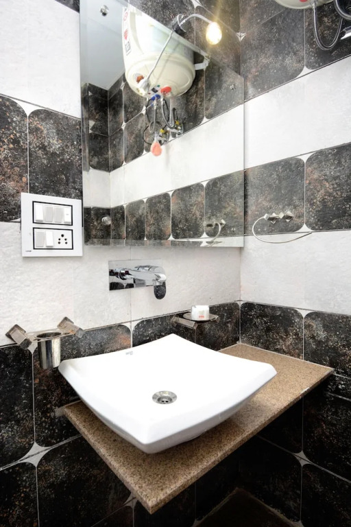 Oyo 30999 Hotel Vaishno