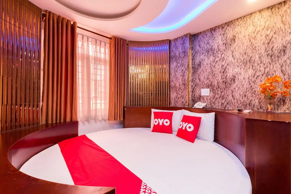 Iboss Hotel by OYO Rooms