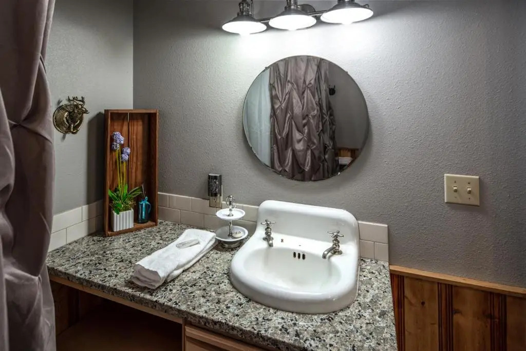 Starlight Cabin, 1 Bedroom, Sleeps 4, Great Views, Hot Tub, WiFi, HDTV
