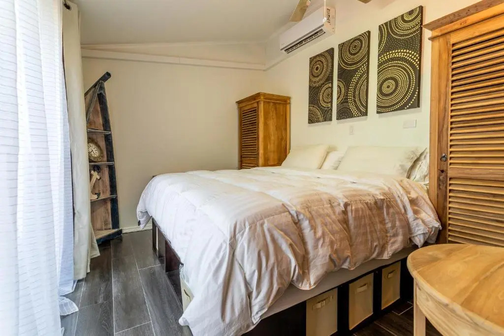 Apartment With Charming Patio+ BBQ Near Beach! Free Util's